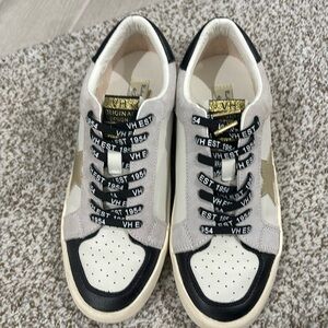 Womens great condition Vintage Havana sneakers size 9